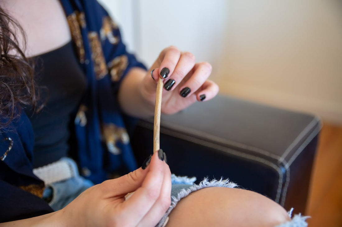 woman holding her custom grabba mix